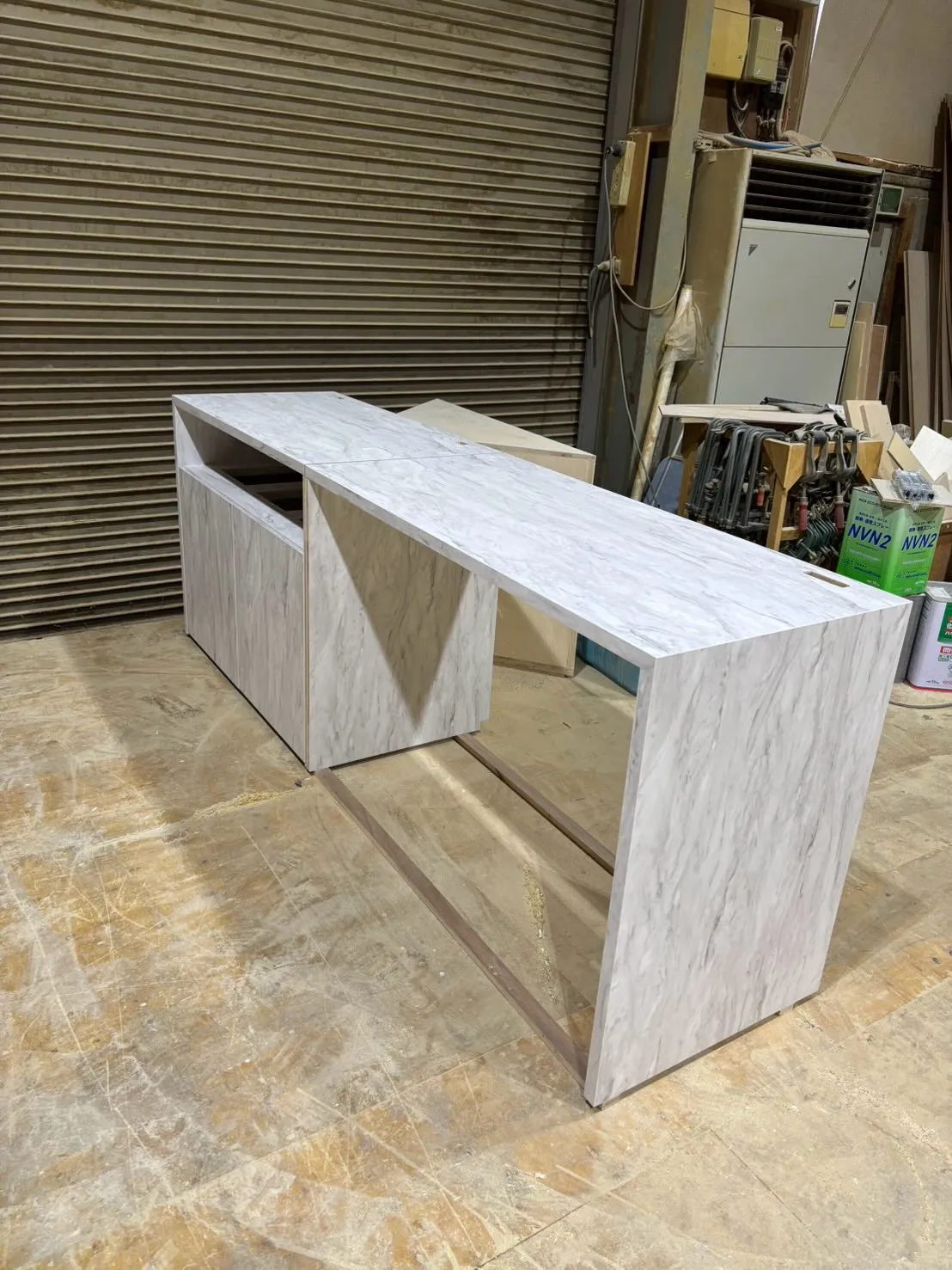 壁面什器(ゴミ箱収納)